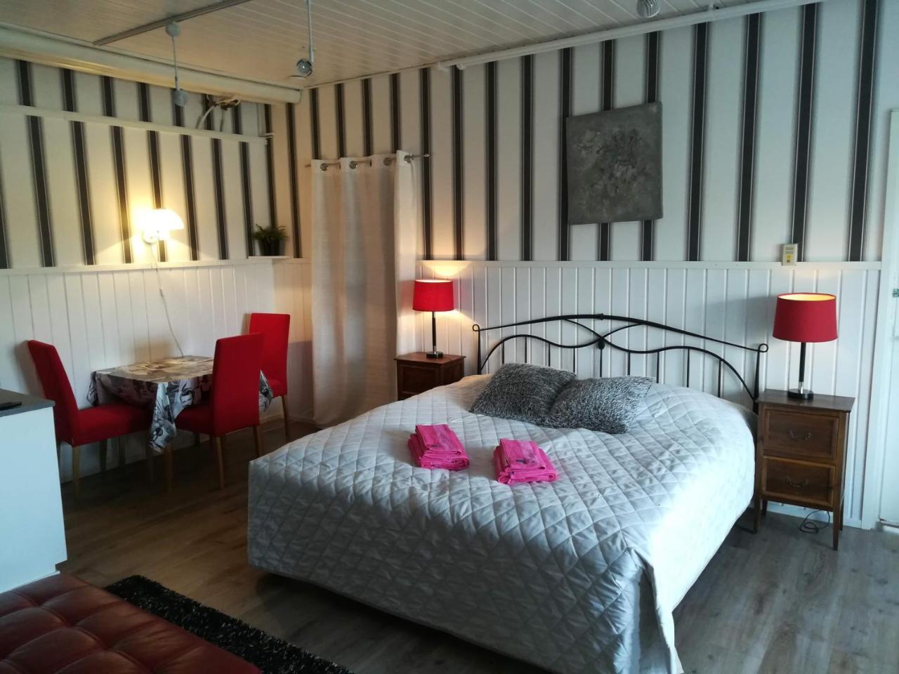 Hotelli Huiskankorpi Boutique Hotel Nivala Esterno foto